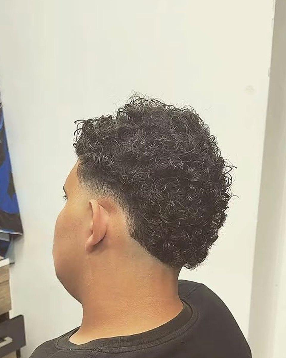 Krullen-mullet, geknipt door Yassir